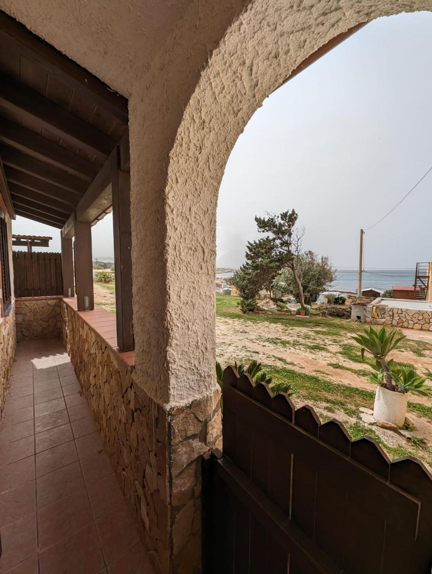 קוסטונאצ'י Villa Baia Di Cornino מראה חיצוני תמונה