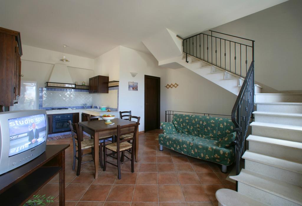 קוסטונאצ'י Villa Baia Di Cornino חדר תמונה